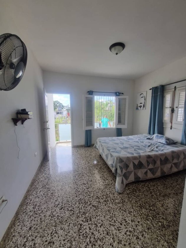 Casa Independiente de 4 habitaciones en venta en La Lisa, La Habana