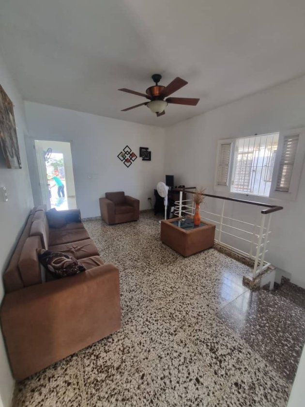 Casa Independiente de 4 habitaciones en venta en La Lisa, La Habana