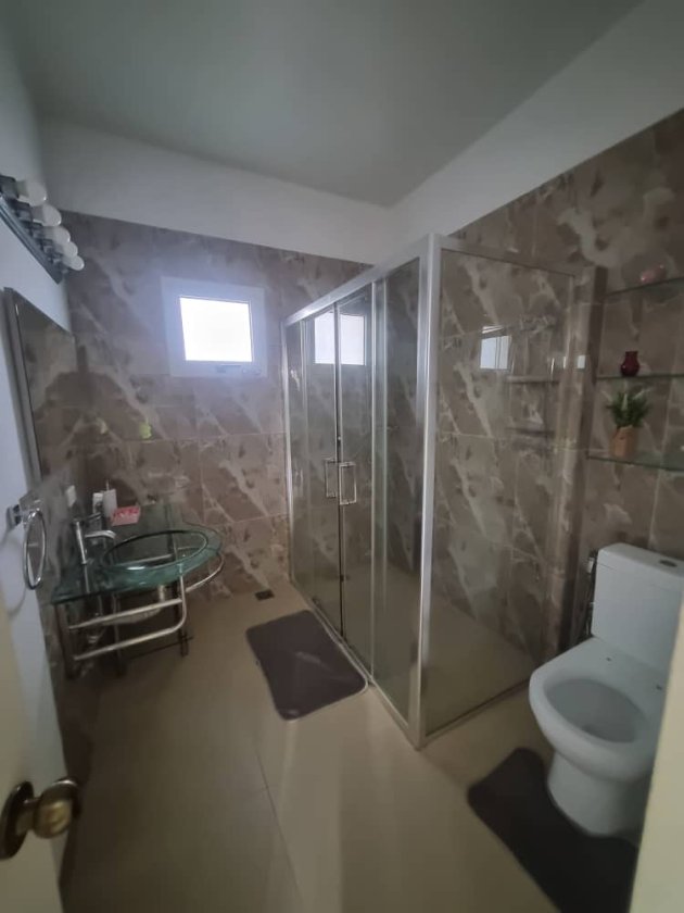 Casa Independiente de 4 habitaciones en venta en La Lisa, La Habana