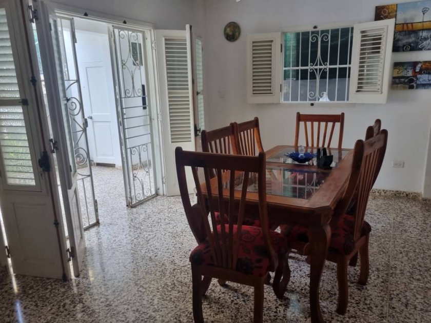 Casa Independiente de 4 habitaciones en venta en La Lisa, La Habana