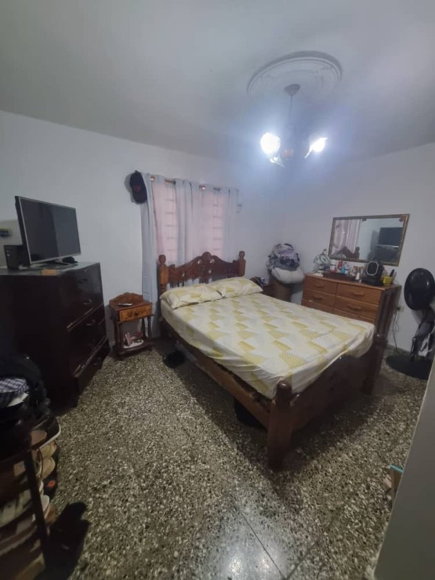 Casa Independiente de 3 habitaciones en venta en Libertad, Marianao, La Habana