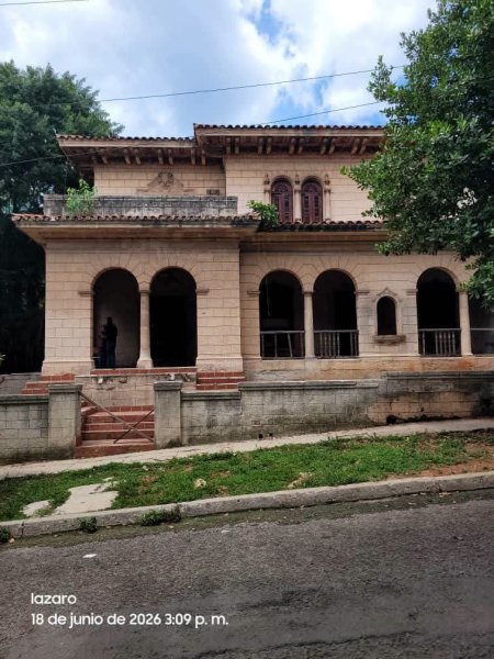 Casa Colonial de 5 habitaciones en venta en Vedado - Malecón, Plaza de la Revolución, La Habana