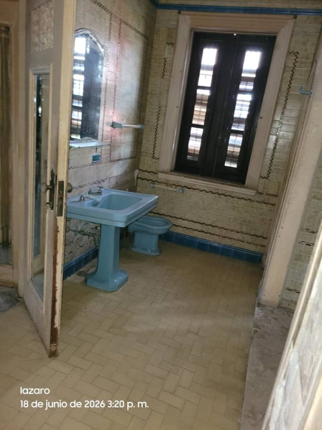 Casa Colonial de 5 habitaciones en venta en Vedado - Malecón, Plaza de la Revolución, La Habana