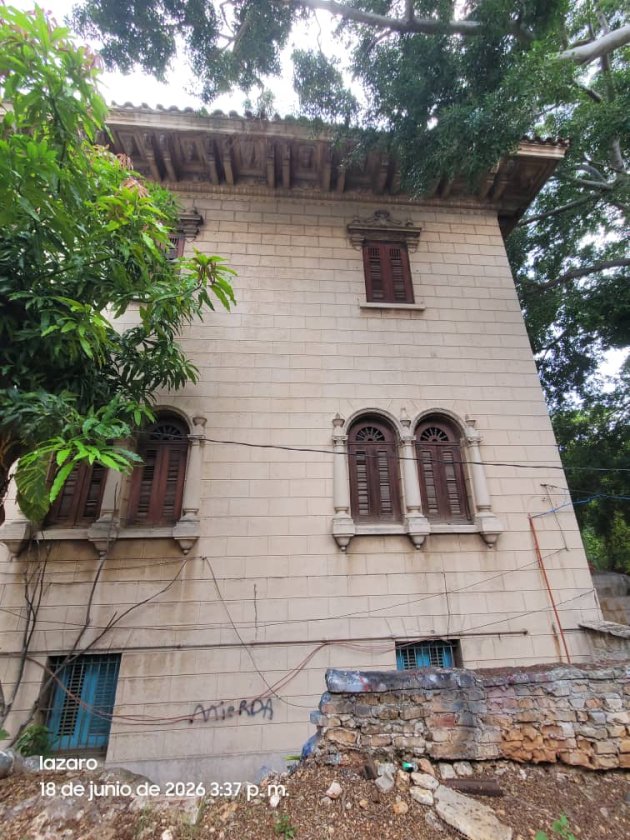 Casa Colonial de 5 habitaciones en venta en Vedado - Malecón, Plaza de la Revolución, La Habana