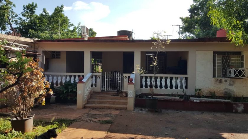 Casa Independiente de 5 habitaciones en venta en La Lisa, La Habana