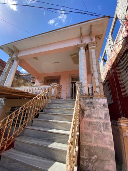 Casa Independiente de 4 habitaciones en venta en Santos Suárez, Diez de Octubre, La Habana