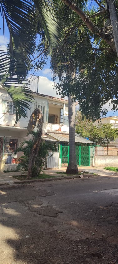 Biplanta de 1 habitación en venta en Playa, La Habana