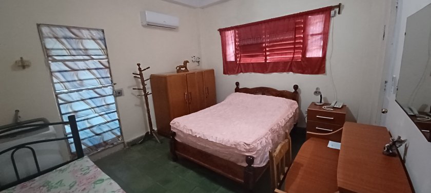 Biplanta de 1 habitación en venta en Playa, La Habana