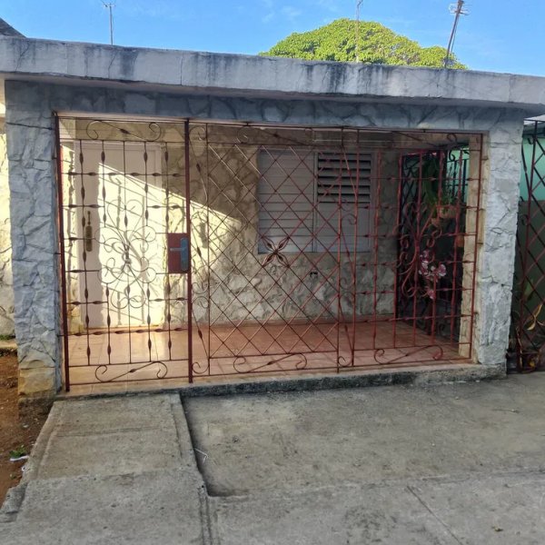 Casa de 2 habitaciones en venta en San Miguel del Padrón, La Habana