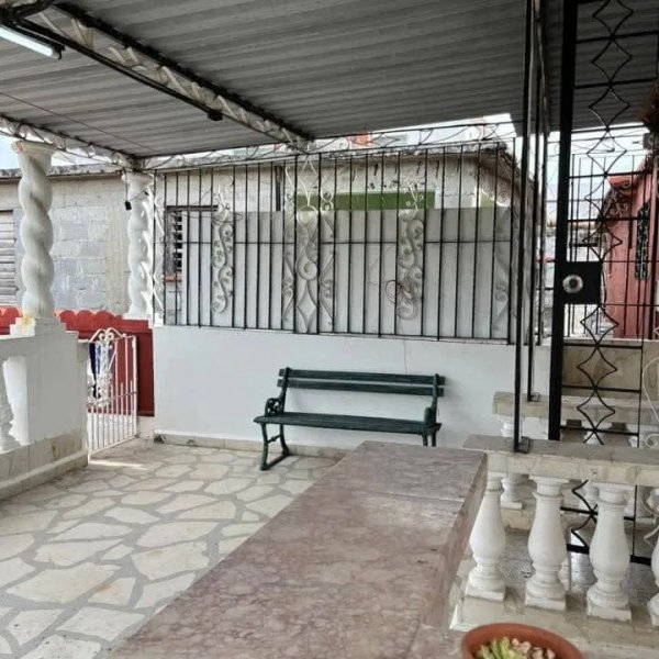Casa de 2 habitaciones en venta en La Lisa, La Habana