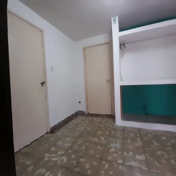 Casa de 2 habitaciones en venta en Cerro, La Habana - 5