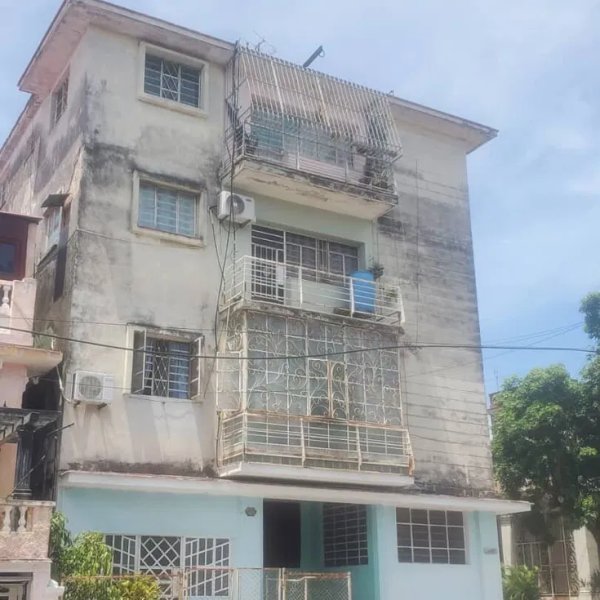Apartamento de 2 habitaciones en venta en Santos Suárez, Diez de Octubre, La Habana
