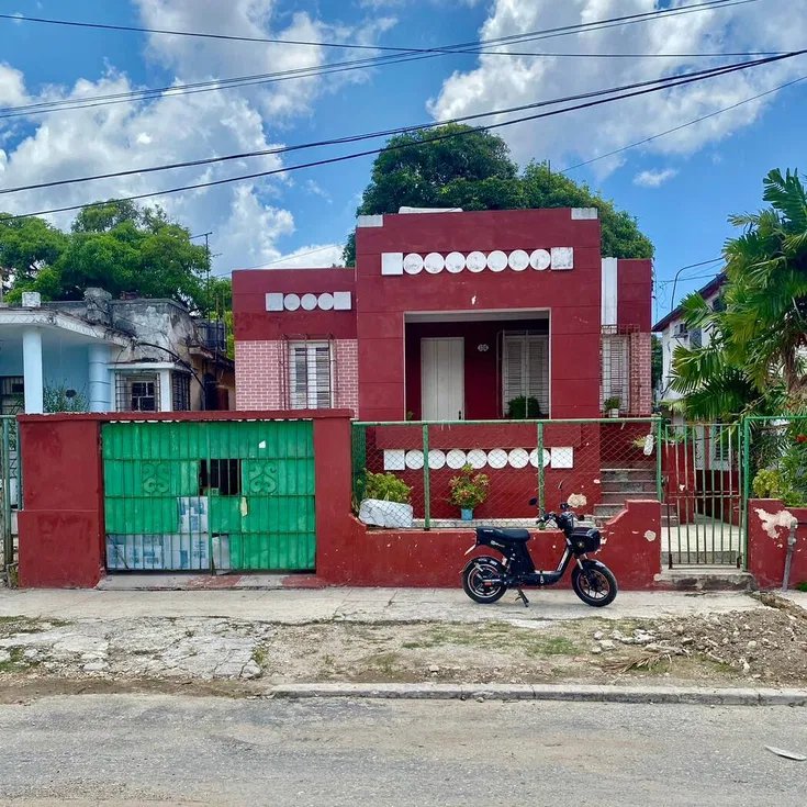 Casa de 5 habitaciones en venta en Santos Suárez, Diez de Octubre, La Habana