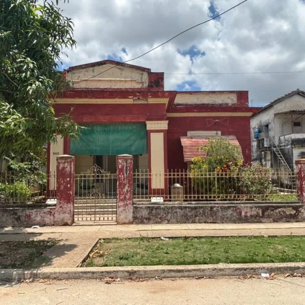 Casa de 3 habitaciones en venta en Marianao, La Habana