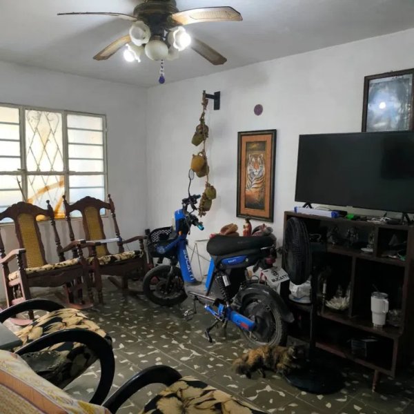 Biplanta de 3 habitaciones en venta en Santos Suárez, Diez de Octubre, La Habana