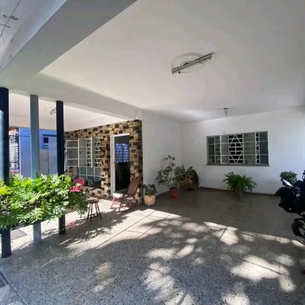 Casa de 6 habitaciones en venta en Playa, La Habana - 2