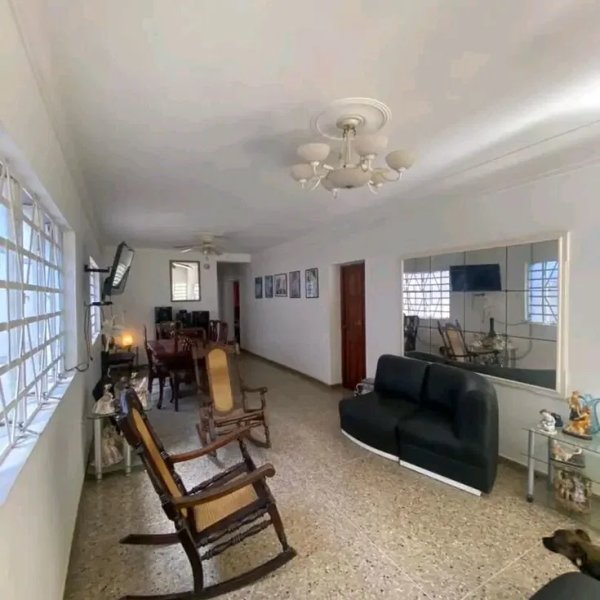 Casa de 6 habitaciones en venta en Playa, La Habana - 3