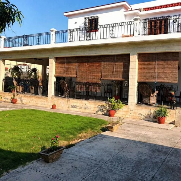 Casa de 6 habitaciones en venta en Plaza de la Revolución, La Habana - 3