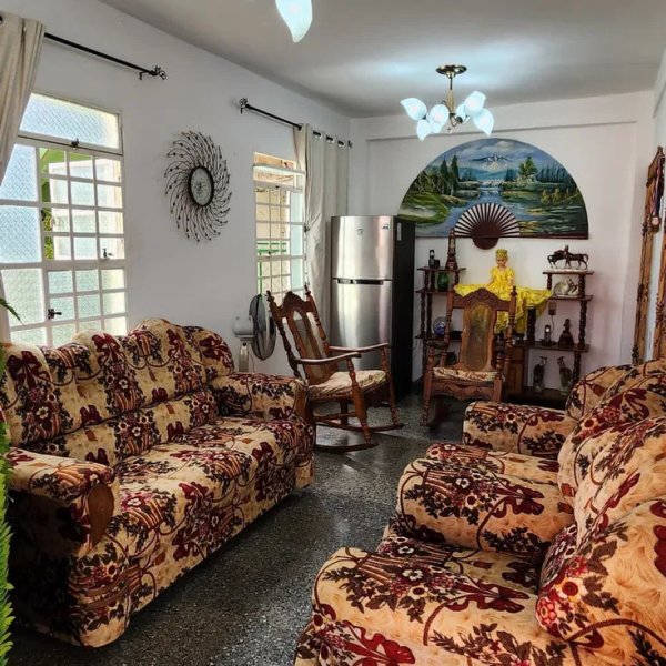 Biplanta de 2 habitaciones en venta en Marianao, La Habana - 3