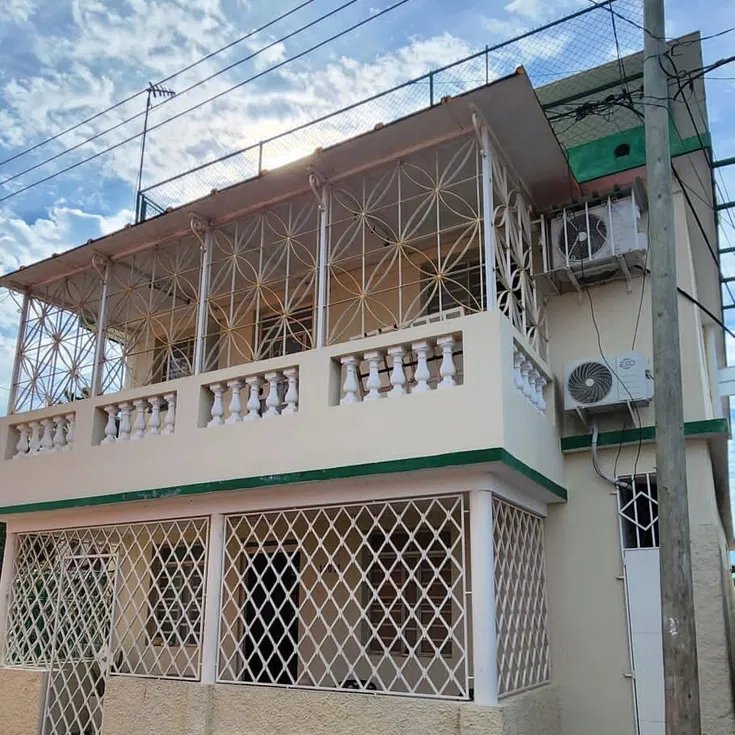 Biplanta de 2 habitaciones en venta en Marianao, La Habana