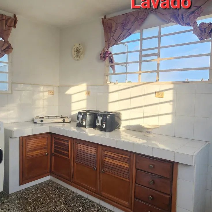 Biplanta de 2 habitaciones en venta en Marianao, La Habana