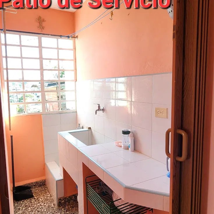 Biplanta de 2 habitaciones en venta en Marianao, La Habana