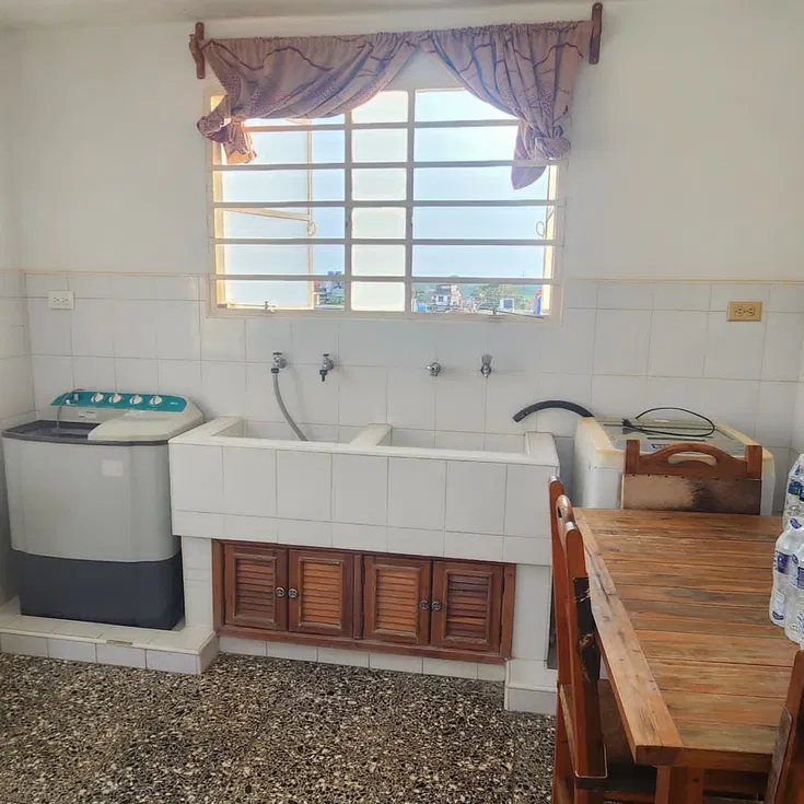 Biplanta de 2 habitaciones en venta en Marianao, La Habana