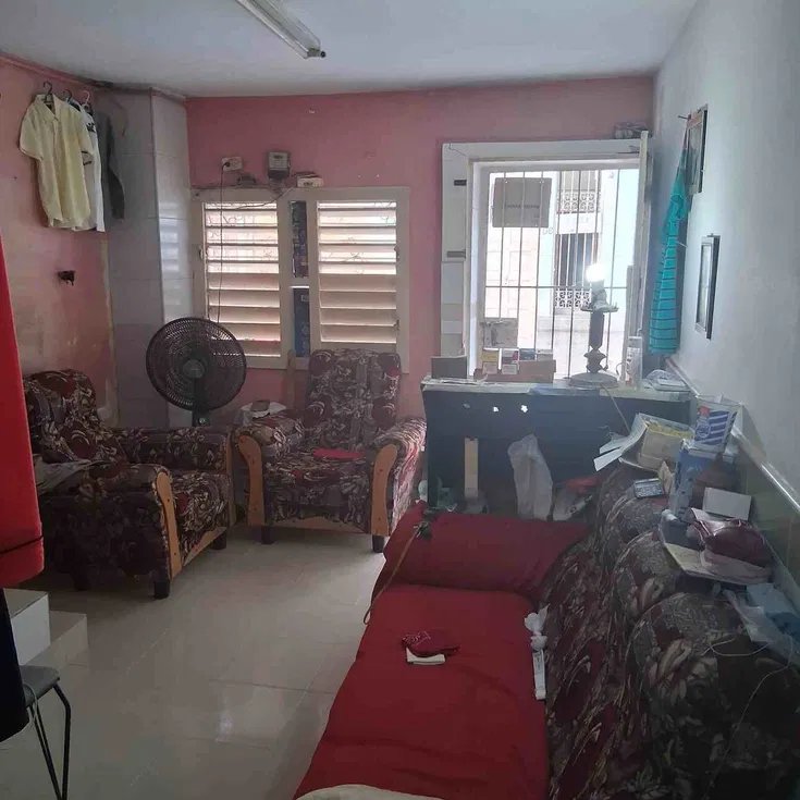 Biplanta de 3 habitaciones en venta en Centro Habana, La Habana
