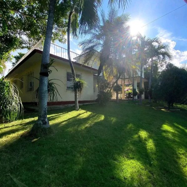 Biplanta de 2 habitaciones en venta en Playa, La Habana
