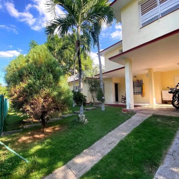Biplanta de 2 habitaciones en venta en Playa, La Habana - 2