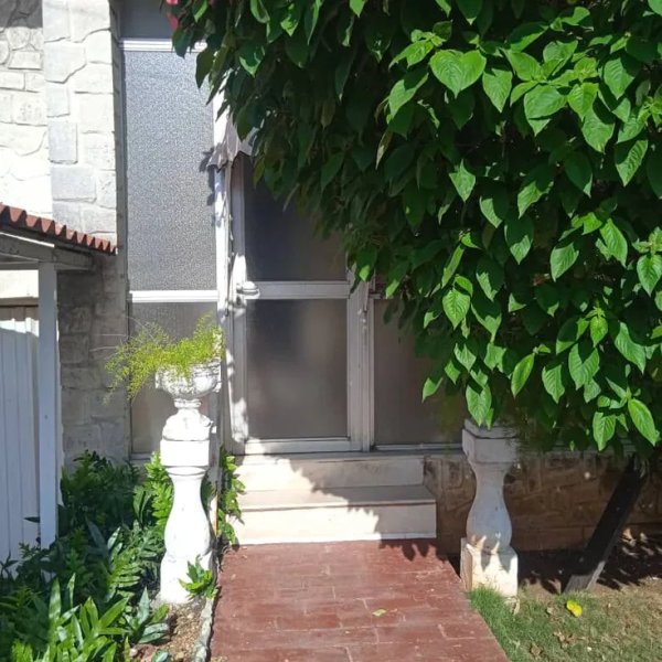 Casa de 5 habitaciones en venta en Casino Deportivo, Cerro, La Habana