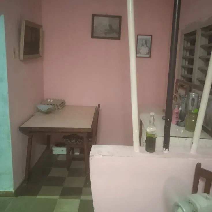 Biplanta de 4 habitaciones en venta en Santiago de las Vegas, Boyeros, La Habana