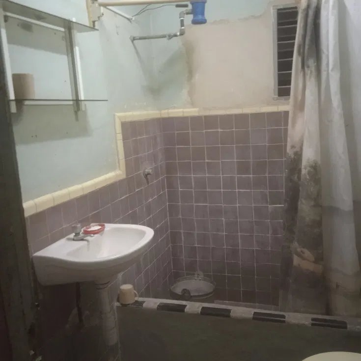Biplanta de 4 habitaciones en venta en Santiago de las Vegas, Boyeros, La Habana