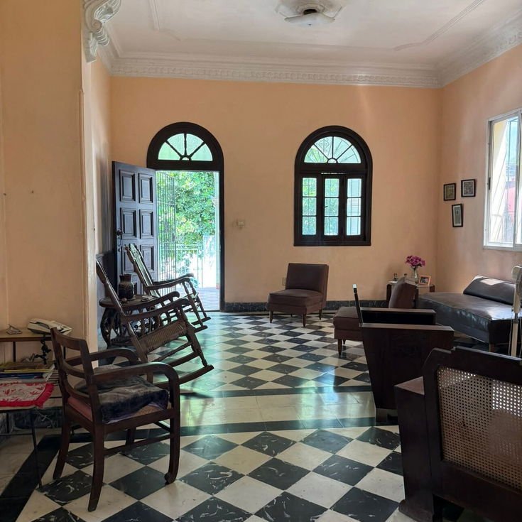 Colonial with 5 bedrooms for sale in Marianao, La Habana
