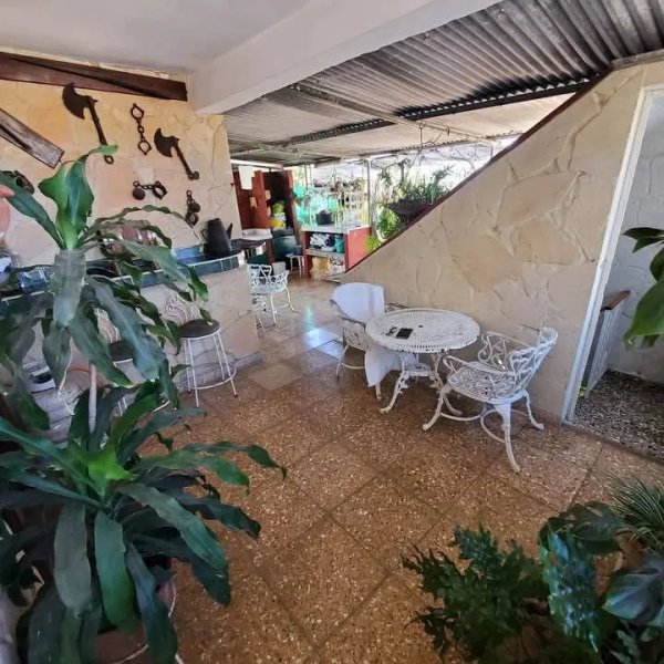 Biplanta de 4 habitaciones en venta en Playa, La Habana - 2