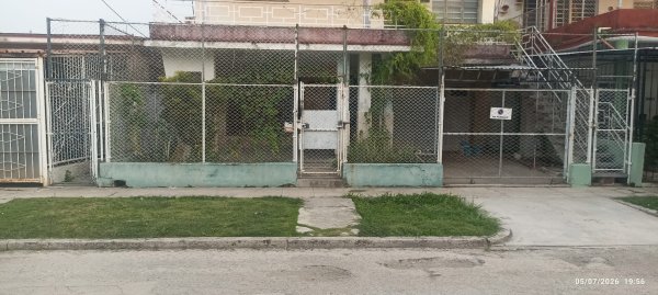 Casa de 2 habitaciones en venta en Casino Deportivo, Cerro, La Habana