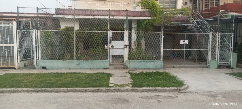Casa de 2 habitaciones en venta en Casino Deportivo, Cerro, La Habana