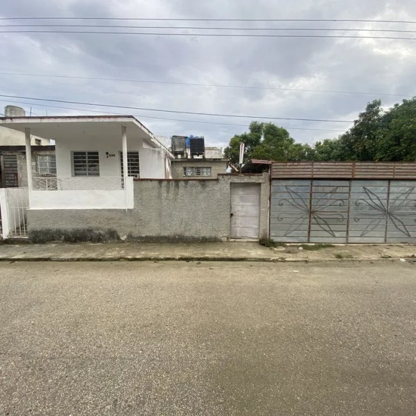 Casa de 3 habitaciones en venta en Ciudamar, San Miguel del Padrón, La Habana