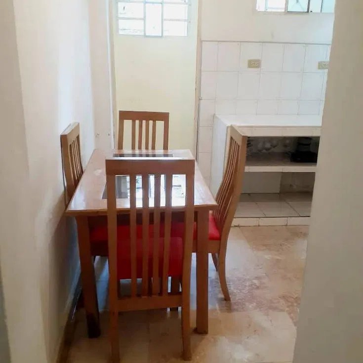 Biplanta de 4 habitaciones en venta en Marianao, La Habana