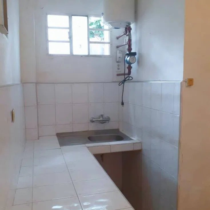 Biplanta de 4 habitaciones en venta en Marianao, La Habana