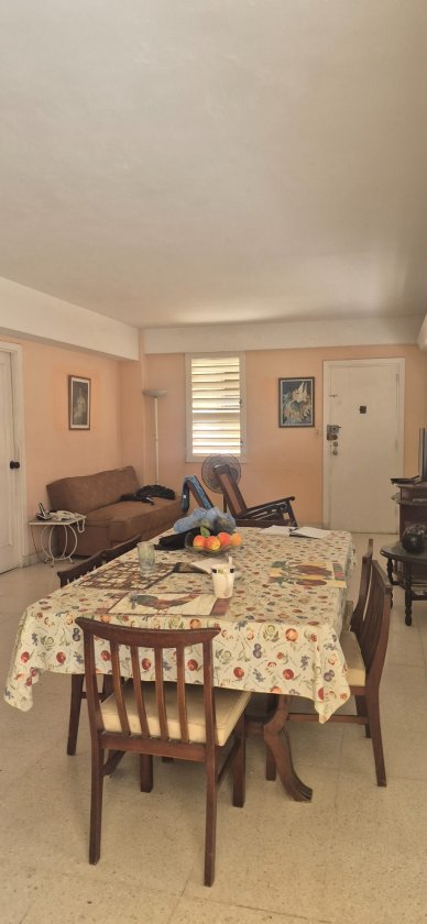 Casa Independiente de 2 habitaciones en permuta en Rampa, Plaza de la Revolución, La Habana