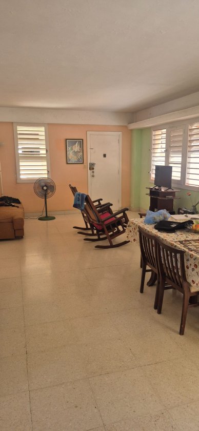 Casa Independiente de 2 habitaciones en permuta en Rampa, Plaza de la Revolución, La Habana