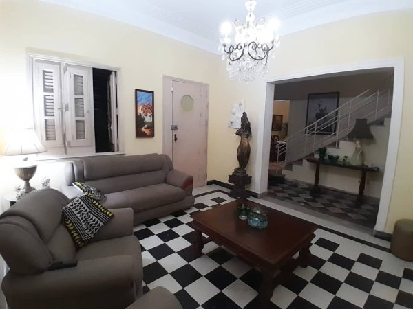Casa Independiente de 5 habitaciones en venta en Playa, La Habana - 3