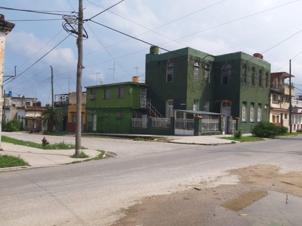 Casa Independiente de 5 habitaciones en venta en Lawton, Diez de Octubre, La Habana