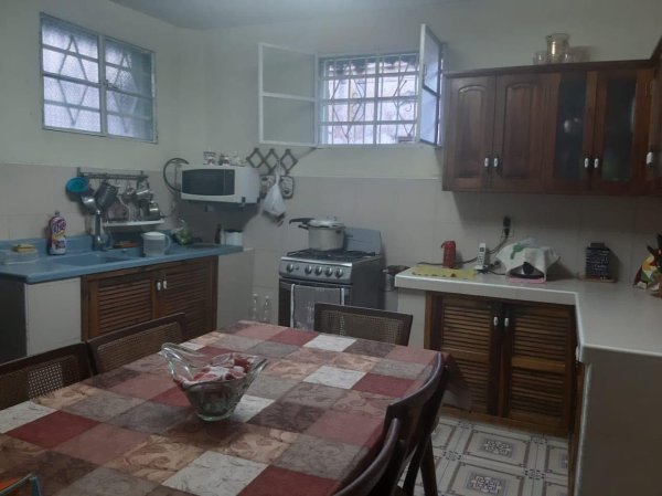 Casa Independiente de 5 habitaciones en venta en Lawton, Diez de Octubre, La Habana - 4