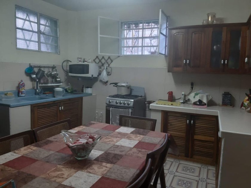 Casa Independiente de 5 habitaciones en venta en Lawton, Diez de Octubre, La Habana