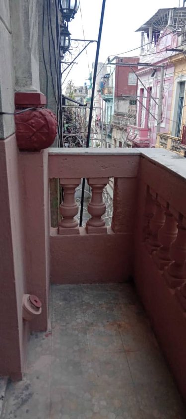 Casa Independiente de 4 habitaciones en venta en Los Sitios, Centro Habana, La Habana