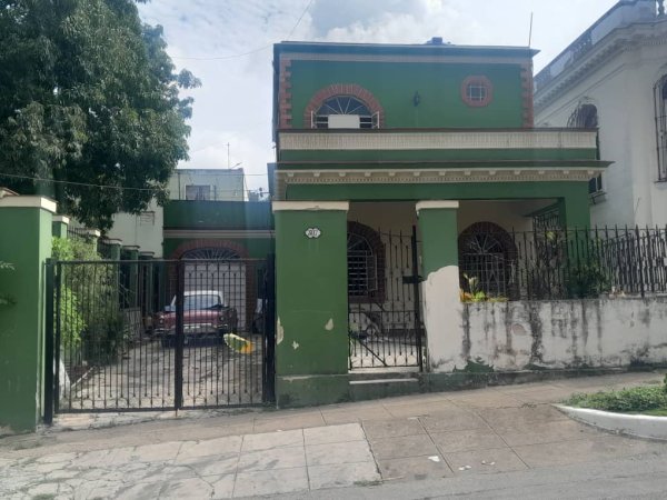 Casa Independiente de 4 habitaciones en venta en Víbora, Diez de Octubre, La Habana