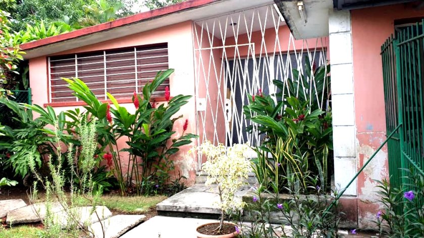 Casa Independiente de 5 habitaciones en venta en Altahabana, Boyeros, La Habana