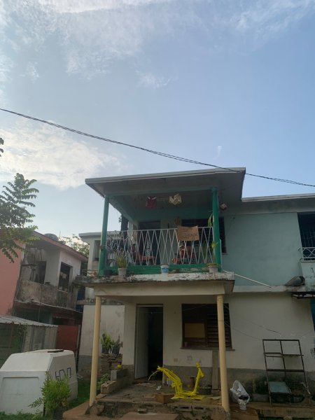Biplanta de 3 habitaciones en venta en Boyeros, La Habana